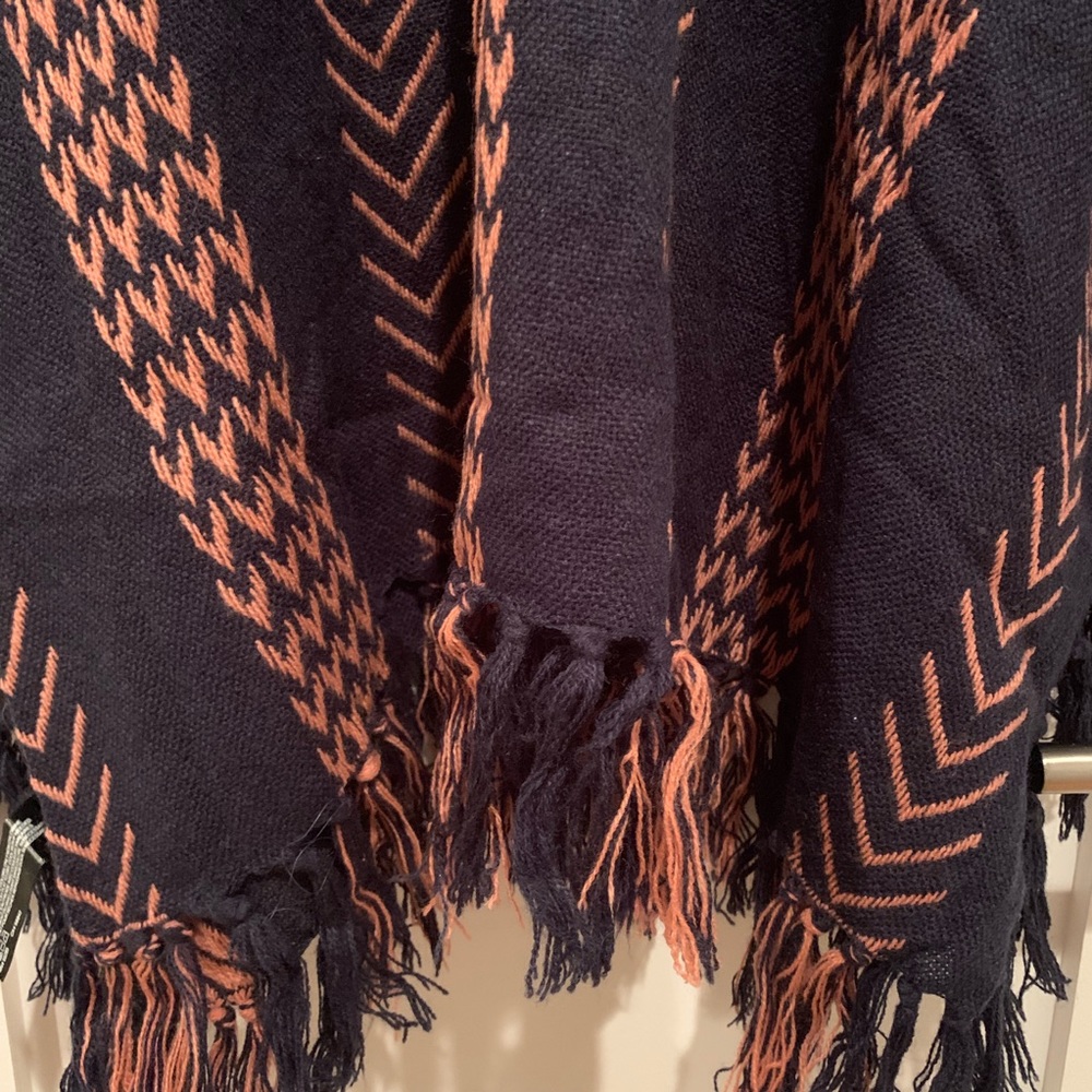 Express Yarn Open Side Sweater Poncho - Picture 3 of 4